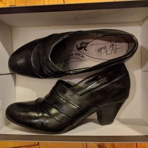 Black casual dress shoe